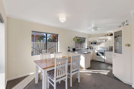 Photo of property in 2/172 Queen Street, Waiuku, 2123