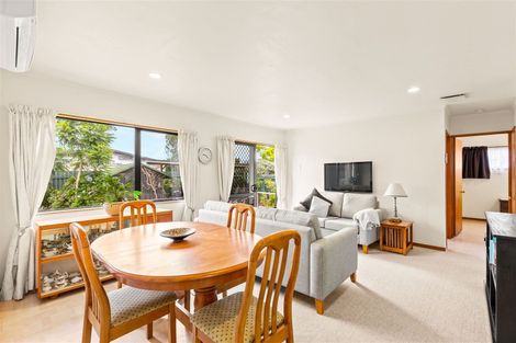 Photo of property in 102 Beach Road, Te Atatu Peninsula, Auckland, 0610