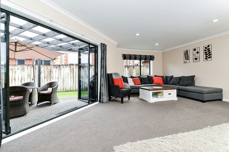 Photo of property in 52 Waiwherowhero Drive, St Andrews, Hamilton, 3200