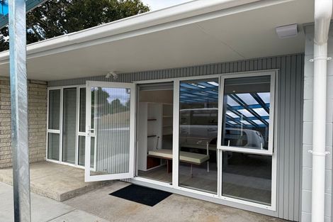 Photo of property in 2/7 Tulloch Place, Conifer Grove, Takanini, 2112