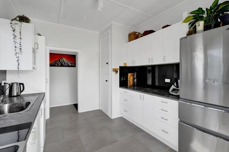 Photo of property in 147 Tasman Street, Opunake, 4616