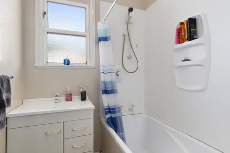 Photo of property in 39 Atiawa Crescent, Waiwhetu, Lower Hutt, 5010