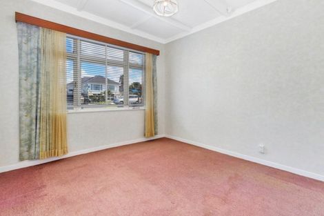 Photo of property in 15 Huia Road, Point Chevalier, Auckland, 1022