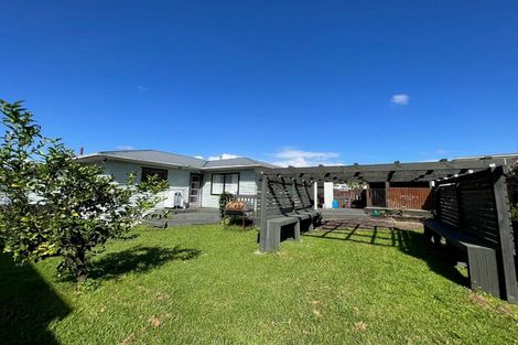 Photo of property in 94 Triangle Road, Massey, Auckland, 0614