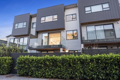 Photo of property in 4c Fowler Street, Northcote, Auckland, 0627