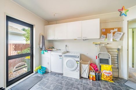 Photo of property in 5 Maru Street, Stokes Valley, Lower Hutt, 5019
