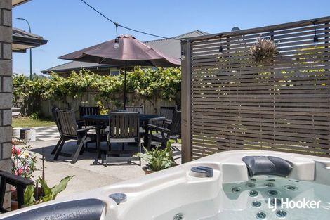 Photo of property in 32 Reel Road, Athenree, Waihi Beach, 3611