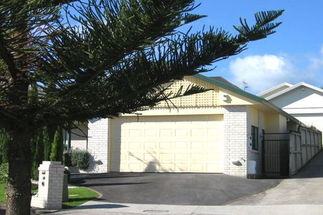 Photo of property in 2/27 Bronte Place, Somerville, Auckland, 2014