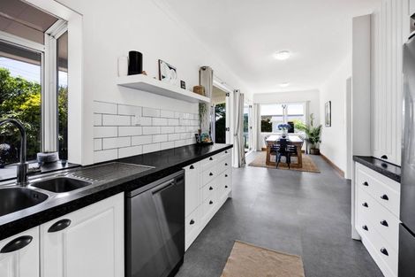 Photo of property in 44 Upjohn Street, Brooklands, New Plymouth, 4310