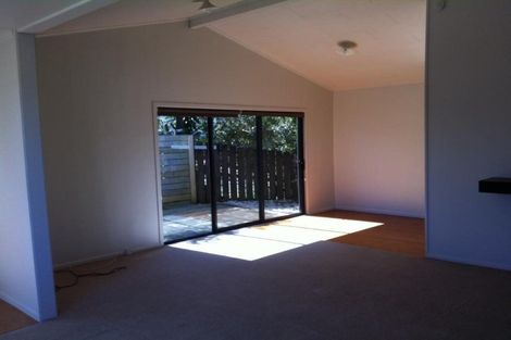 Photo of property in 8 Oreil Avenue, West Harbour, Auckland, 0618