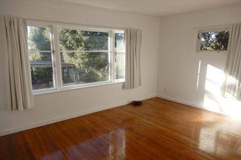 Photo of property in 2/537 Glenfield Road, Glenfield, Auckland, 0629