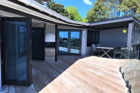 Photo of property in 16 Ridge Lane, New Plymouth, 4310