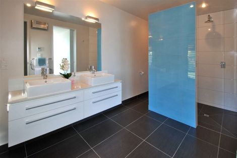 Photo of property in 10 Challenger Lane, Redcliffs, Christchurch, 8081