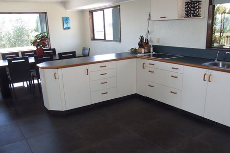 Photo of property in 2 Kempton Place, Richmond Heights, Taupo, 3330