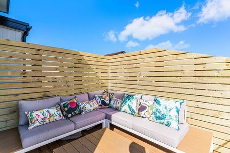 Photo of property in 19f Bradbury Road, Botany Downs, Auckland, 2010