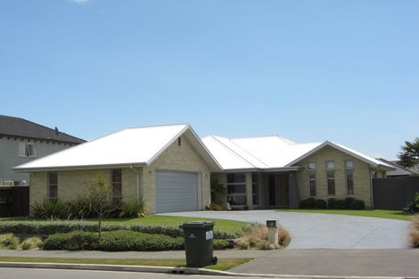 Photo of property in 18 Linkwater Way, Parklands, Christchurch, 8083