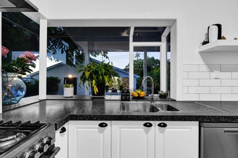 Photo of property in 44 Upjohn Street, Brooklands, New Plymouth, 4310