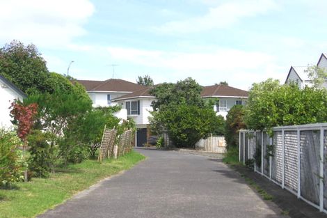 Photo of property in 2/9 Delisle Place, Windsor Park, Auckland, 0632