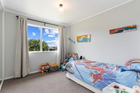 Photo of property in 15 Arde Place, Massey, Auckland, 0614