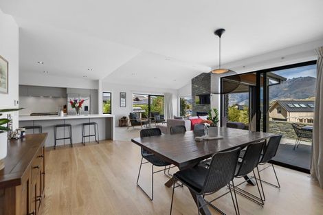 Photo of property in 4 Kinross Lane, Jacks Point, Queenstown, 9371