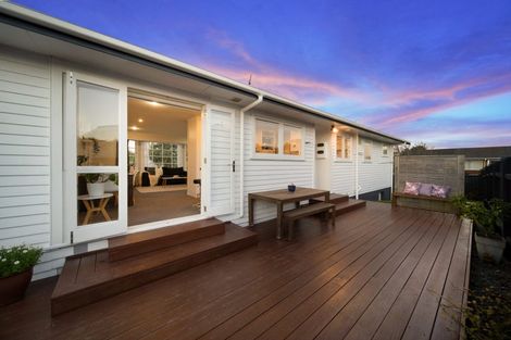 Photo of property in 71 Walworth Avenue, Pakuranga Heights, Auckland, 2010