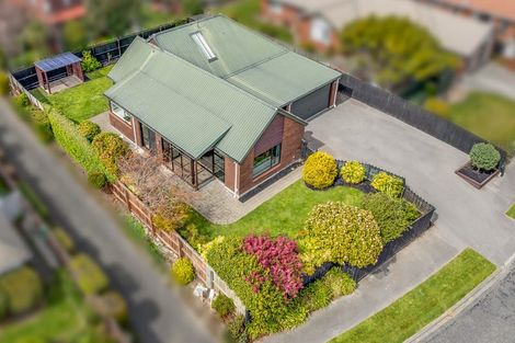 Photo of property in 6 Westgrove Avenue, Avonhead, Christchurch, 8042