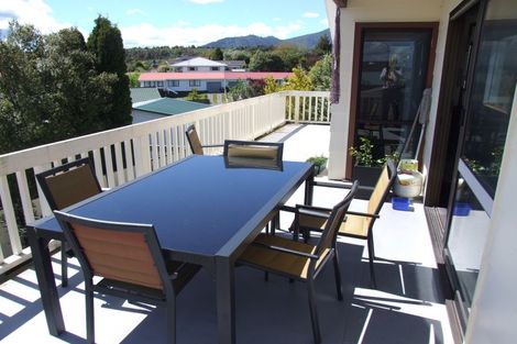 Photo of property in 2 Kempton Place, Richmond Heights, Taupo, 3330