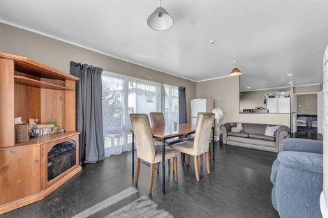 Photo of property in 1 Hill Crescent, Papakura, 2110