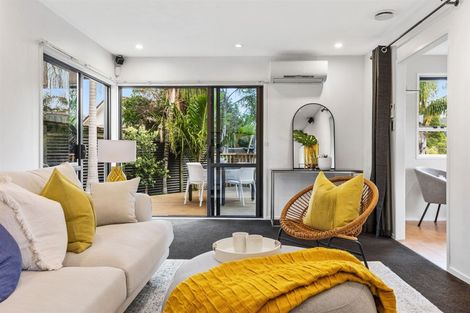 Photo of property in 8 Spinella Drive, Bayview, Auckland, 0629