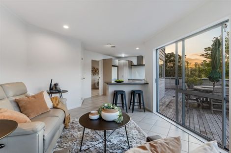 Photo of property in 20 Carnmore Place, Torbay, Auckland, 0630