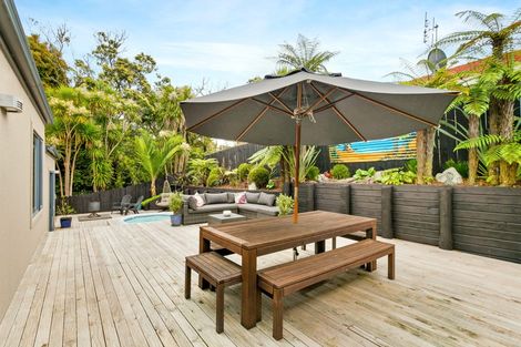 Photo of property in 13 Berkshire Terrace, Massey, Auckland, 0614