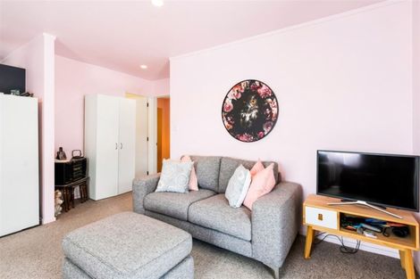 Photo of property in 106a Bruce Mclaren Road, Henderson, Auckland, 0612