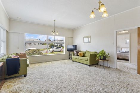 Photo of property in 2 Preston Avenue, Belmont, Auckland, 0622