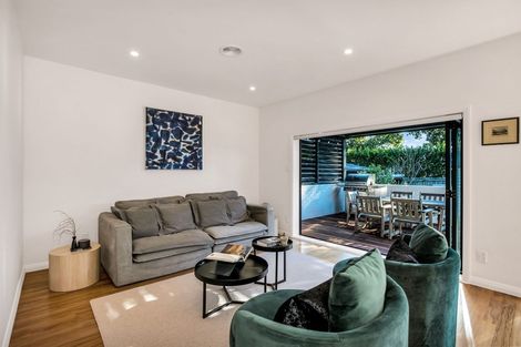 Photo of property in 7 Humariri Street, Point Chevalier, Auckland, 1022