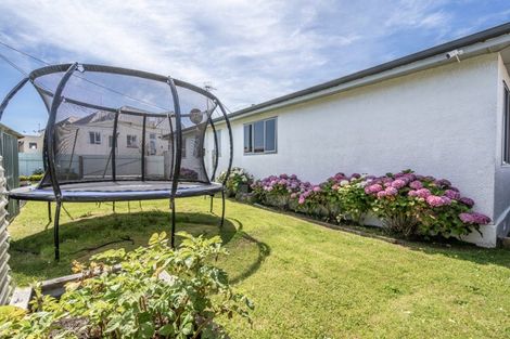 Photo of property in 246 Marine Parade, Bluff, 9814