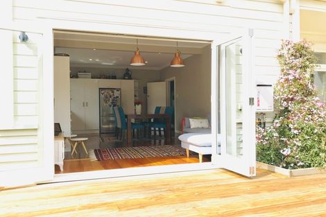 Photo of property in 16 Fernlea Avenue, Karori, Wellington, 6012