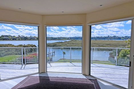 Photo of property in 10 The Terrace, Herald Island, Auckland, 0618