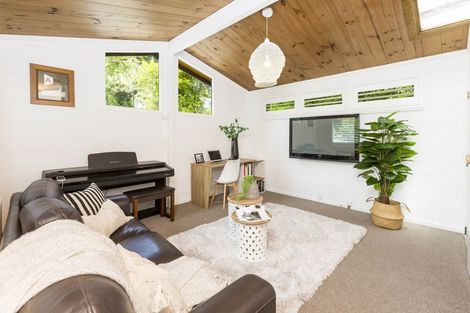 Photo of property in 35 Chatsworth Road, Silverstream, Upper Hutt, 5019