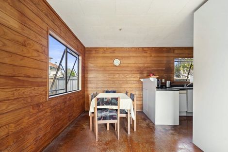 Photo of property in 1/19 Montgomery Avenue, Belmont, Auckland, 0622