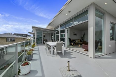 Photo of property in 2/5 Beach Street, Fitzroy, New Plymouth, 4312