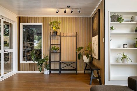 Photo of property in 12 Mackinnon Terrace, Sunshine Bay, Queenstown, 9300