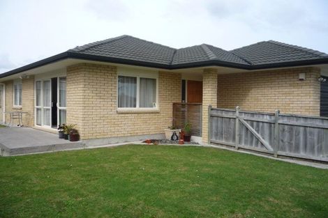 Photo of property in 2 Carisbrook Crescent, Papakura, 2110