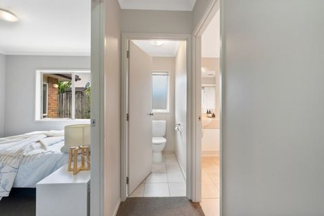 Photo of property in 8 Neaptide Close, Red Beach, 0932