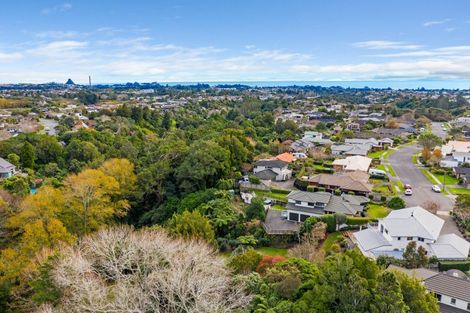Photo of property in 22 Kinross Drive, Merrilands, New Plymouth, 4312