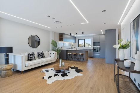 Photo of property in 19 Taipahitini Road, Rosehill, 2113