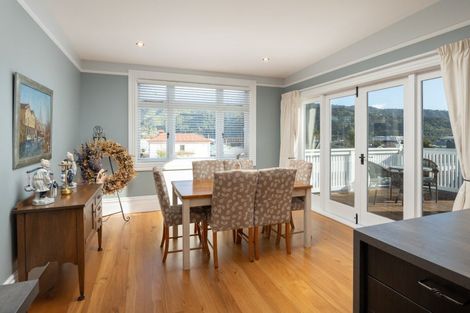 Photo of property in 5 Taranaki Street, Picton, 7220