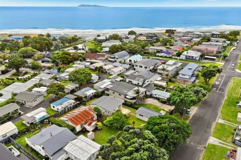 Photo of property in 34 Ocean View Road, Waihi Beach, 3611