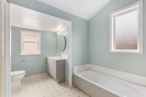 Photo of property in 23 Tuatoru Street, Eastbourne, Lower Hutt, 5013