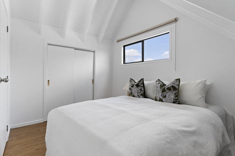 Photo of property in 2/9 Wharf Road, Te Atatu Peninsula, Auckland, 0610