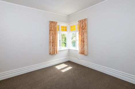 Photo of property in 10 Governor Road, Northland, Wellington, 6012